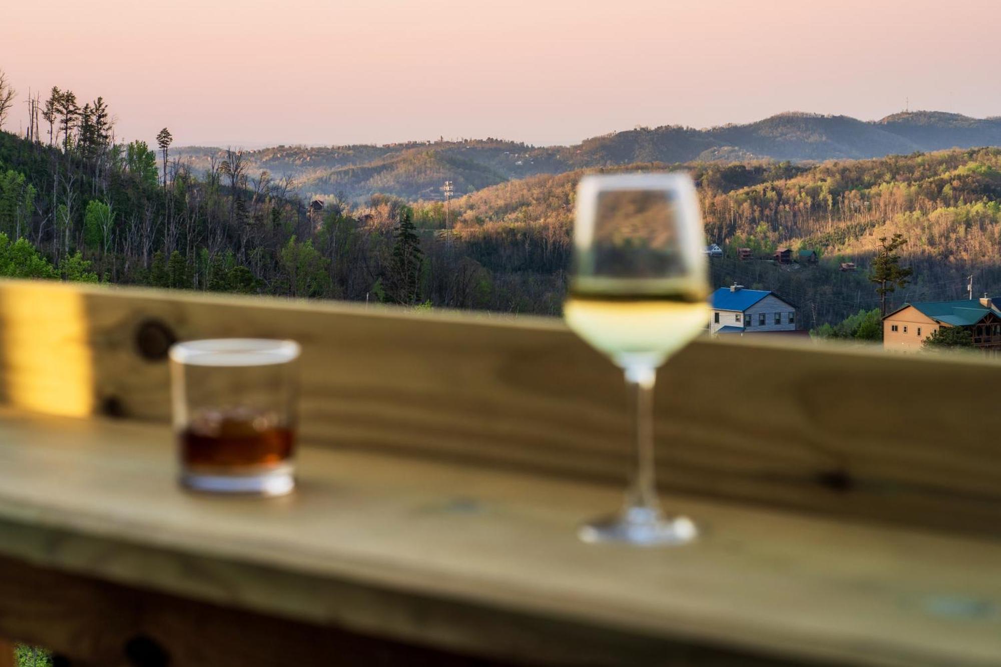 Mountainscape - Brand New Cabin W Views - Hottub - Firetable - Ps5 - Pooltable - 3 Pools Gatlinburg Exteriér fotografie